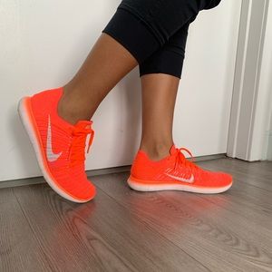 Nike Women’s Free RN Flyknit Running Shoes size 7.5 in neon coral